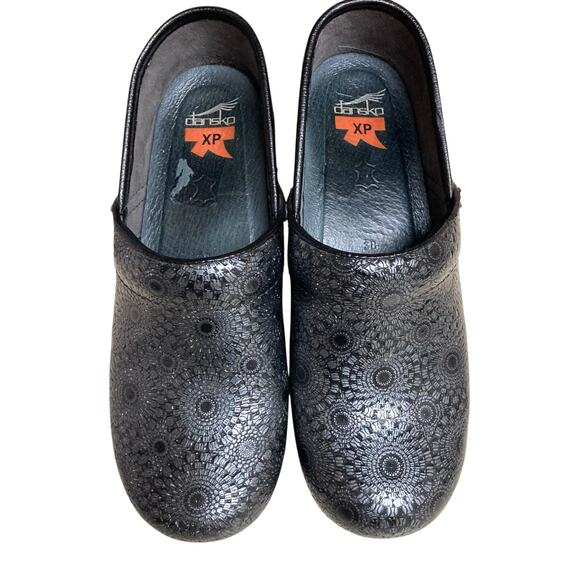 Dansko XP Clogs in Black and Silver Medallion Women's US Size 7.5 (Euro 38) - Picture 9 of 13